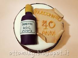 Torta Con Bottiglia Per I 40 Anni Torte Torta Bottiglia Decorazioni Torte Compleanno