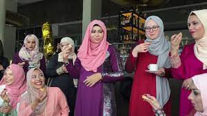 Imaan's jubah dress, abaya, baju kurung are equally popular in malaysian and also selling worldwide. Vlog I Imaan Boutique Turns 2 In London Youtube