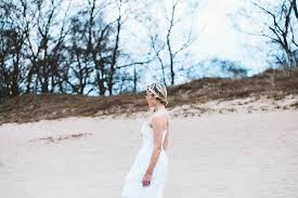 Ich lass das aussuchen deines brautkleides zum besonderen ereignissen werden! Brautmode Von Mona Berg