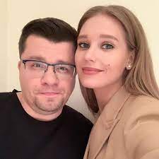 С мамой и сестрой кариной: Garik Harlamov Oproverg Sluhi O Tom Chto Ego Razvod S Kristinoj Asmus Yavlyaetsya Chastyu Shou Comment Out Vokrug Tv