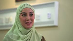 Janna nick,fahrin ahmad,fadlan hazim, wan sharmila, idzham ismail, kuza, mahmud ali bashah, zeika khamis, fimie don, ainul aishah, hafidzuddin. Semerah Cinta Humairah Episod 12 By Drama Sangat Official