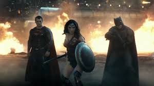 A origem da justiça, que estrela ben affleck como batman/bruce wayne e henry cavill como superman/clark kent, na primeira vez que os personagens se unem na tela dos cinemas. Batman V Superman Has A Watchmen Easter Egg That No One Spotted