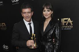 The daughter of actors don johnson and melanie griffith, she made her film debut at age ten with a minor role in the dark comedy film crazy in alabama (1999) with her mother. Antonio Banderas Uberraschungs Auftritt Mit Tochter Stella Gala De