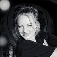 Olivia Dowd's Instagram, Twitter & Facebook