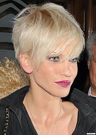 The back is cropped close to the head with short pixie layers. 94186 Sarah Harding26 2344834 122 99lo Jpg 1150 1600 Short Hair Styles Pixie Sarah Harding Hair Really Short Hair