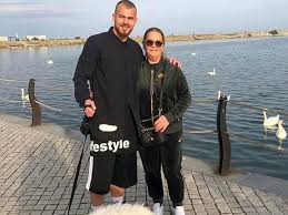 Vezi profilul jucătorului denis alibec (astra giurgiu) pe flashscore.ro. Mama Lui Denis Alibec I A LÄƒsat Pe ToÈ›i FÄƒrÄƒ Cuvinte Chiar De Ziua Fiului Ei