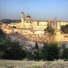 Urbino Nel Pesaro E Urbino Marche European Road Trip Places To Go Urbino