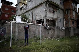 En ciudad juárez, chihuahua, por ejemplo, una liga de fútbol rápido ha seccionado la cancha en, al menos, media centena de cuadrículas, en las que sólo un … Coronavirus Pone En Pausa Suenos Futbolisticos De Argentinos