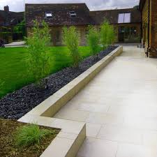 Simple Garden For My Client With A Barn Conversion Condominio