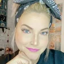 Tori Watson's Instagram, Twitter & Facebook