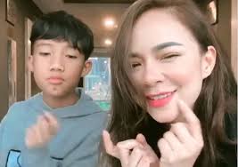 Nora binti mohd danish hanif (born 7 march 1982) also known as nora danish is a malaysian actress, rapper, singer, model, television personality and businesswoman. Nora Dan Rayqal Layan Tiktok Macam Kakak Dengan Adik Puji Warganet Sinaran Wanita