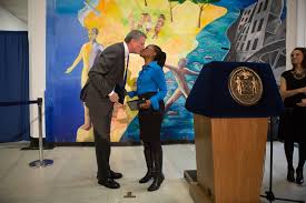Chiara de blasio stands at a height of 5 feet 6 inches. De Blasio Appoints Chirlane Mccray His Wife To Lead Nonprofit Group The New York Times