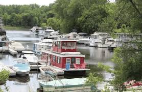 The dale hollow reservoir is a reservoir situated on the kentucky/tennessee border. Vintage Houseboat House Boats For Sale House Boat Boat