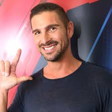 Im alter von acht monaten zog er sich eine virusinfektion zu und verlor daraufhi. Benjamin Piwko Wir Wollen Fur Unsere Liebe Kampfen Gala De