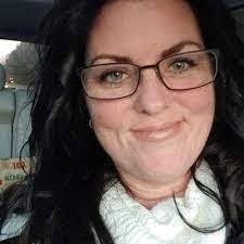 Lesley Thibodeaux's Instagram, Twitter & Facebook