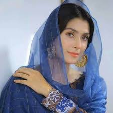 Ayesha Ansari's Instagram, Twitter & Facebook