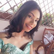 Amina Mian's Instagram, Twitter & Facebook