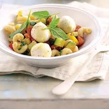 Salade De Pates Aux Courgettes Et Aux Mini Boules De Mozzarella En 2020 Salade De Pates Salade Pates Courgettes