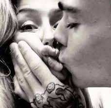 Her kadın… Rujunu mahvedecek bir Erkeği Hak eder….‼️ Rimelini mahvedecek  olanı değil.. ❗