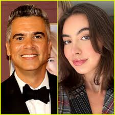 Jimmy Fallon Brings His Wife & Kids to Ride Opening at Universal Orlando!:  Photo 3883296