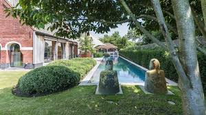 Willy naessens swimming pools construit des piscines depuis plus de 50 ans. Le Belge Prefere La Piscine A L Epargne Le Soir Plus