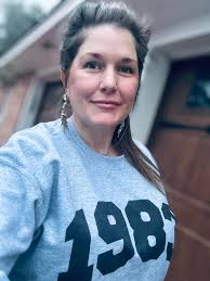 1. What are oxalates? Oxalates are compounds found in foods like spinach,  almonds and sweet potatoes. They can turn into toxic crystals in your body  when you eat in excess! 2. Why