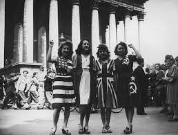 Ve day was a national holiday a national holiday was declared in britain for 8 may 1945. 11 Historic Photos Capture V E Celebrations Of Nazi Germany Defeat