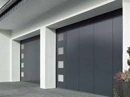 Porte De Garage Coulissante Laterale Villa Sans Rainure La Toulousaine Portes De Garage Moderne Garage Moderne Porte Garage