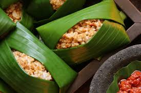 Nasi campur oncom khas sunda ini biasanya disajikan dengan lalapan, sambel, dan lauk seperti tahu/tempe goreng, ikan asin, atau ayam goreng. Resep Masakan Khas Sunda Nasi Tutug Oncom Yang Gurih Kumparan Com