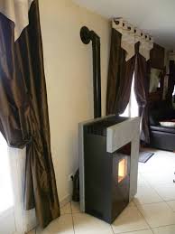 En utilisation normale, le bruit d'un poêle à granulés se situe aux alentours de 40 décibels, ce qui correspond à un appartement calme. Comment Installer Un Poele A Granules De Bois Pellet En Ventouse Sans Cheminee Stera