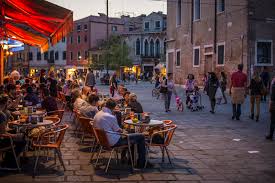 Malheureusement, le service (ne pas être) très rapide et nous (attendre) la carte 30 minutes. Ou Manger Bon Et Pas Cher A Venise