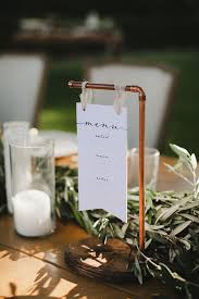 Ardoise centre de table sur lequel vous pouvez inscrire le menu ou le nom de la table. 30 Menus De Mariage Originaux Pour Votre Grand Jour Cotton Bird Le Blog
