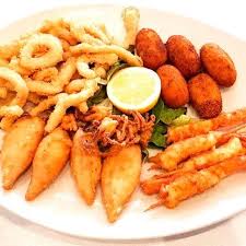 Surtido caliente, calamares, chipirones, croquetas de jamón y