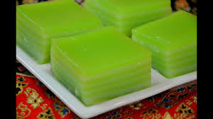 Place one cake layer on a cake stand or plate. How To Make Thai Khanom Chan Steamed Pandan Layer Cake à¸‚à¸™à¸¡à¸Š à¸™à¹ƒà¸šà¹€à¸•à¸¢ åƒå±¤ç³• Youtube