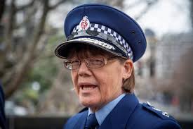 Corrupt Auckland cop revealed as informant for…