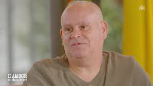 L'amour est dans le pré : l'étonnante anecdote d'un prétendant qui a perdu  une dent (ZAPTV)