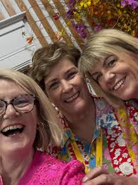 One of the best things about visiting shows is bumping into old floral  friends and making new ones. Here's to The Blossom Room Carol Peacock,  #DanialSpillane, Violeta Flowers, Acacia Creative Studio and