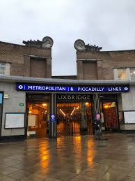 The lines run either side of this hall which is notable for its art deco look and symmetry. Jon Stone On Twitter Art Deco Ish Interior At St John S Wood Tube Station
