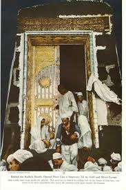 Behind The Kaaba S Rarely Opened Door Lies A Sanctuary Lit By Gold And Silver Lamps Vintage Photography Hajj Mecca Ksa Makkah Kaba Mecca
