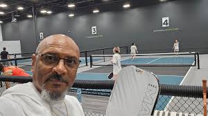 We see this a lot, sometimes even from the overhead position. Keep your  opponents back, don't invite them in.