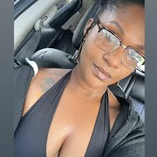 She cannot do another toxic relationship. She literally just wants to be  happy & in love.