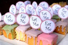 No alice in wonderland cake would be complete without a tea cup! Down The Rabbit Hole To A Truly Mad Tea Party Boyeatsworld