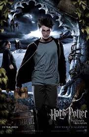 Il cherchait des idées pour une dissertation sur le harry tint sa plume entre ses dents et glissa une main sous l'oreiller pour prendre une bouteille d'encre et un rouleau de parchemin. Harry Potter Et Le Prisonnier D Azkaban Film Wiki Harry Potter Fandom