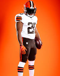 The cleveland browns new uniforms were unveiled on wednesday, giving the team a throwback look to their title days of the 1950s and 1960s. Browns New Uniforms Get It Right With Classic Look Cleveland Com