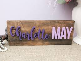 Faire Un Decor De Declaration Dans Votre Piece De Petites Filles A L Aide De Ces Plaque De Nom Unique Enfant A Name Plaques Statement Decor Kids Birthday Gifts