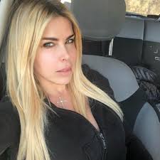 The name loredana is of italian, latin, literary origins, which means it has more than one root, and is used in more than one countries and different languages of the world, especially italian speaking countries, romanian speaking countries among others. Loredana Lecciso Bis Home Facebook