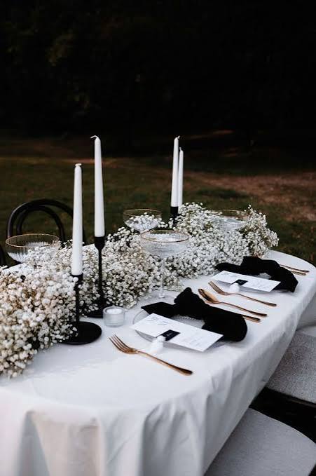 Elegant Black and White Wedding Table Decor | Simple black and white wedding table decor, Black and white wedding tablescape, Black and white wedding theme