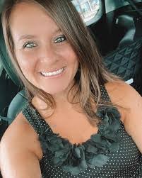 Amanda Chamberlain's Instagram, Twitter & Facebook