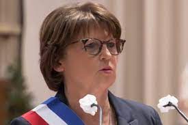 Madame la maire, m'intéressant toujours à la vie de lille où j'ai vécu 40 ans et siégé au conseil municipal de 1971 à 1986, je découvre qu'en ce mois de novembre ont eu lieu des événements qui ressortaient de ma délégation aux. Martine Aubry Elue Maire De Lille Voici La Liste Des Adjoints Lille Actu