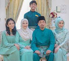 Uji rashid antara matamu dan mataku hq audio. Majlis Tertangguh Beberapa Kali Izzati Anak Perempuan Datin Suliza Salam Selamat Bernikah Dengan Pilihan Hati Nona